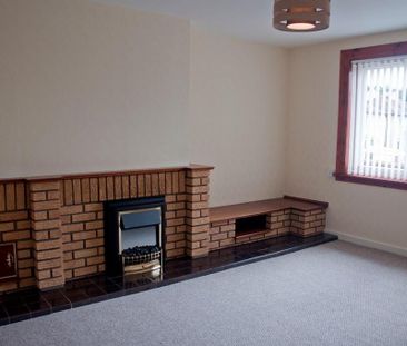 3 bedroom flat to rent - Photo 4