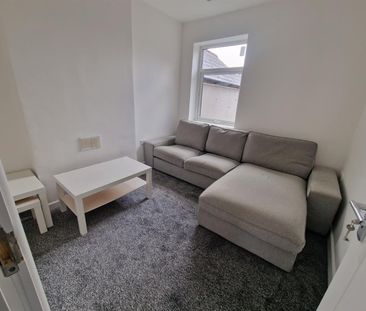 Mackintosh Place, Cardiff - Photo 1