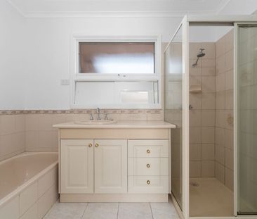 3 bedroom House Close to eveything ! - Photo 4