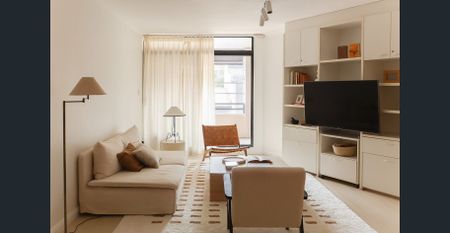 Fully Furnished Stylish Warehouse Conversion in the Sought-After 'Amberwood' Complex - Photo 3