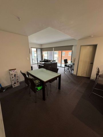 East Perth - Photo 4