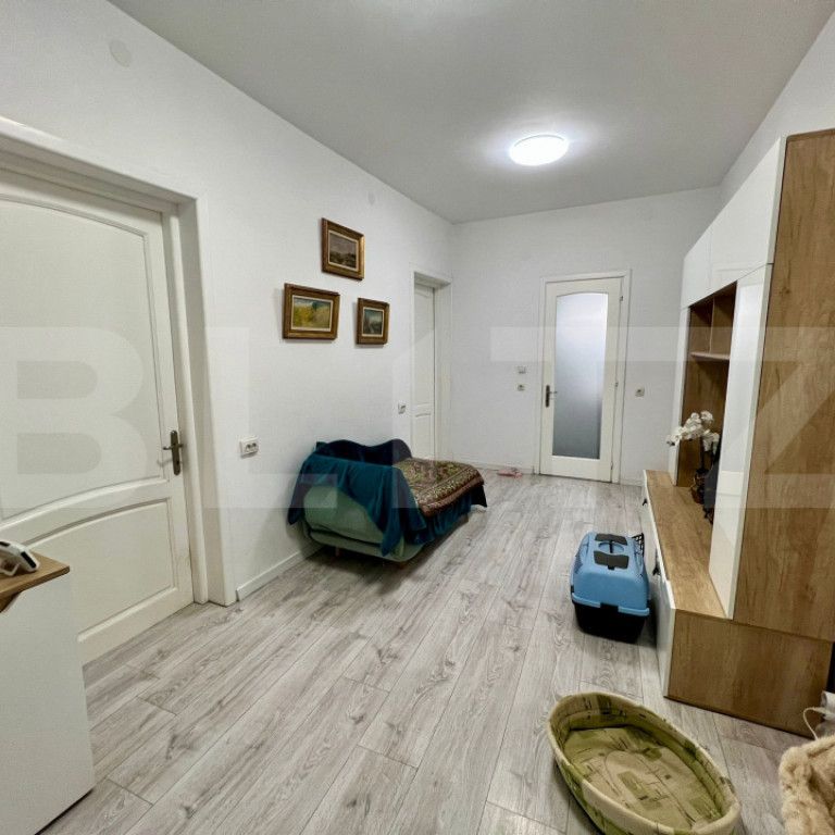 Casa de inchiriat cu 4 camere, 114 mp, curte amenajata, zona - Photo 1