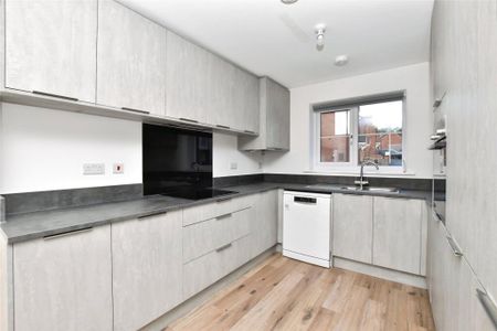 3 bedroom semi-detached house to rent - Photo 5