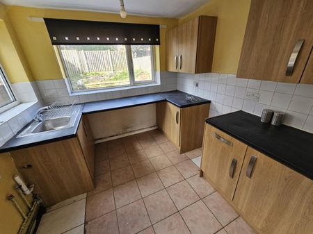 2 bed Terraced - To Let - Photo 4