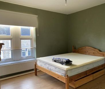 3 bedroom end of terrace house to rent - Photo 4