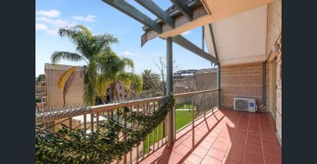 IMMACULATE 2 BEDROOM UNIT IN CONVENIENT LOCALE - Photo 4