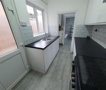 2 bedroom terraced house to rent - Photo 6