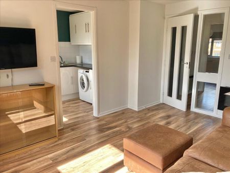 1 bedroom flat to rent - Photo 2