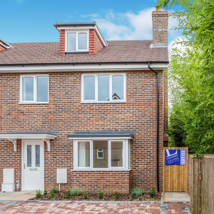 4 bedroom house to rent Southdown Place, Ardingly, Haywards Heath, RH17 - Photo 1