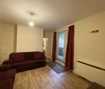 6 bedroom terraced house to rent - Photo 1