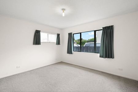 Charming 3-Bedroom Family Home for Rent in Dinsdale, Hamilton Discover comfortable living in this well-maintained 3-bedroom, 1-bathroom residence located in Dinsdale. - Photo 5