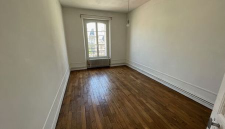 Appartement 4 pièces 95m2 REIMS 940 euros - Photo 4