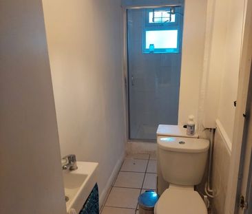 Room in a Shared House, Winslade Road, SW2 - Photo 1