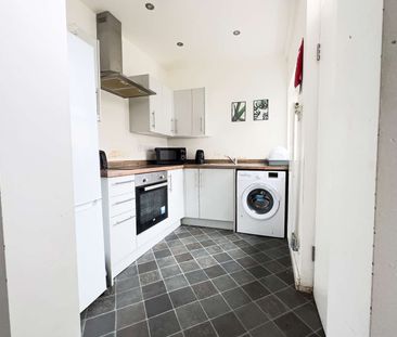 Vickers Road Room 2 - Photo 2