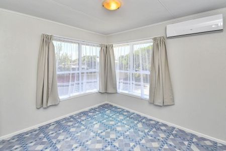 Secure family home with sleepout - Photo 2