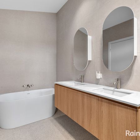 Brand New & Gorgeous - Photo 3