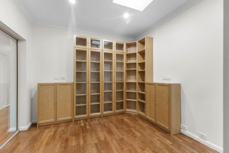 Immaculate Family Home with a Pool! - Photo 5