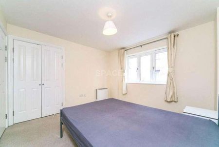 Bed Flat, Luscinia View, RG1 - Photo 3