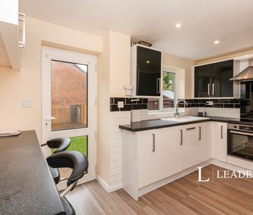 2 bedroom mid-terrace to rent Calleva close - Photo 4