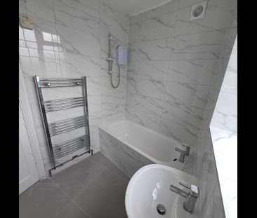 1 Bed Flat, Grand Parade, SW14 - Photo 4