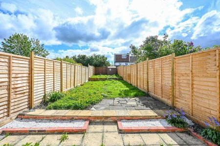 3 bedroom terraced house to rent - Photo 3
