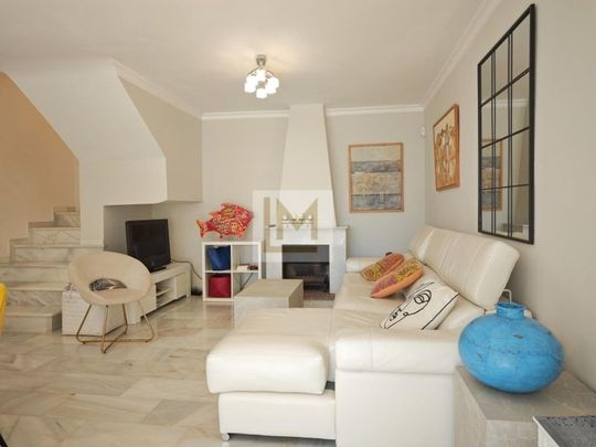 Luxury Semidetached House for rent in Estepona, Spain - Photo 1