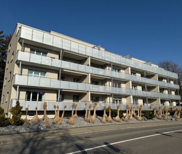 Moderne Attika-Wohnung | Ideale Anbindungen | Gepflegte Überbauung - Photo 1