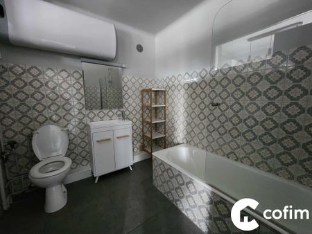 Location Appartement 3 pièces 47m² OLORON STE MARIE 64400 - Photo 2