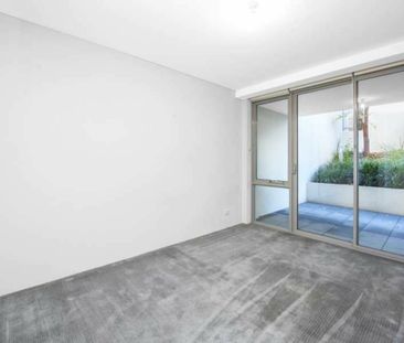 Entertainers Courtyard Apartment....This Is Living !! - Photo 3