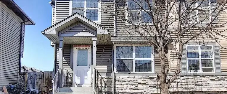 Beautiful 3 bd 2.5 washrooms duplex | Calgary - Photo 1