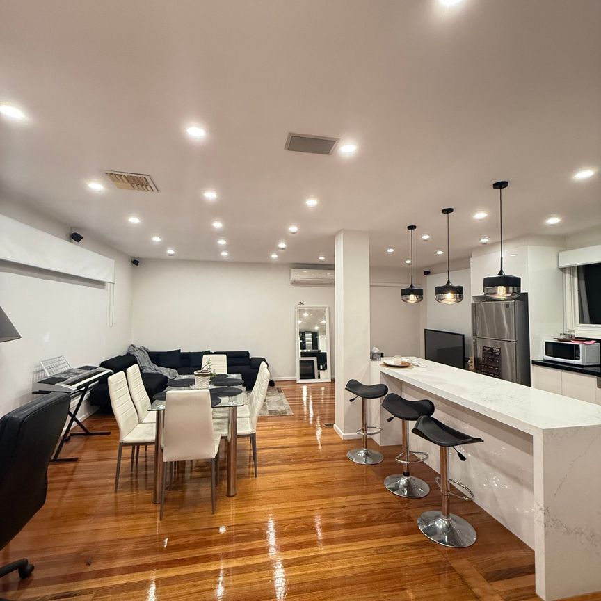 Elsternwick - Photo 1