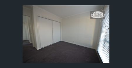 LARGE 5 BEDROOM FAMILY HOME - Photo 5