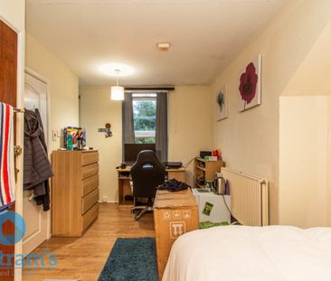 References Pending - 4 bed Mid Terraced House - Photo 5