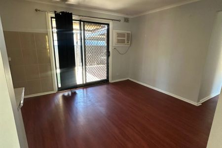 Family Home with Front & Rear Gardens - Photo 2