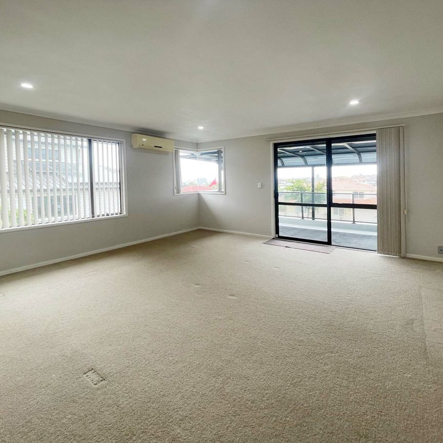 4 Bedroom family home in Totara Heights - Photo 1