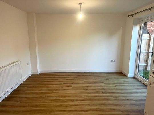 4 bedroom detached house to rent - Photo 1