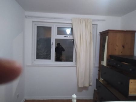 3 Bed Semi-Detached House, Eastpark Close, M13 - Photo 5