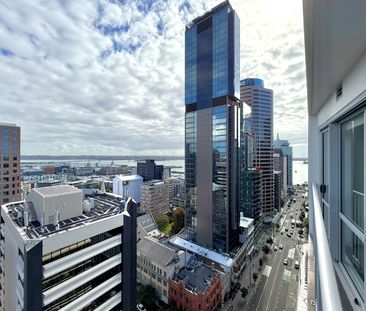 Spacious One Bedroom Apartment With Stunning View - Photo 1