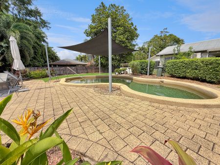 Charming Stand-Alone Villa in Whitfield Location - Photo 3