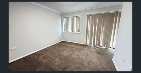 Modern 4-Bedroom, 3-Bathroom Home – Freshly Painted with New Carpets - Photo 2