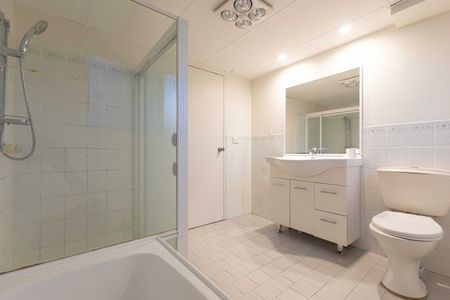 2 Bedroom Unit in a Central Location! - Photo 5