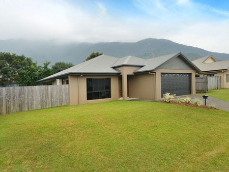 For Rent - Spacious & Modern Family Home - Photo 2