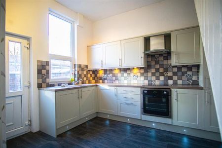 2 bedroom terraced house to rent - Photo 2
