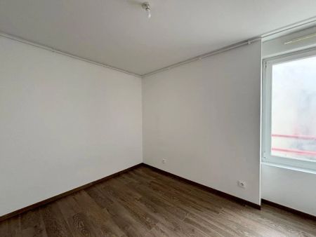 Appartement à louer 5 pièces 92.06m² - Photo 2