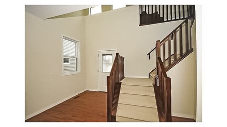 3 Bedroom Executive Home In Airdrie. Pets Negotiable. - Photo 3