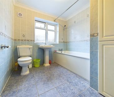 Inverness Road, Hounslow, TW3 - Photo 3