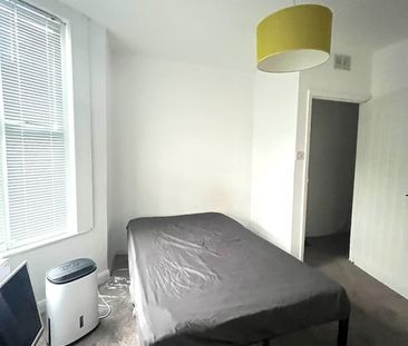 2 Bed Flat, Worsley Road, E11 - Photo 6