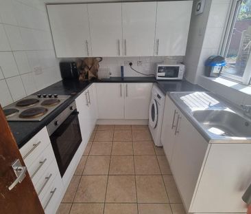 1 bedroom in a house share to rent - Photo 3