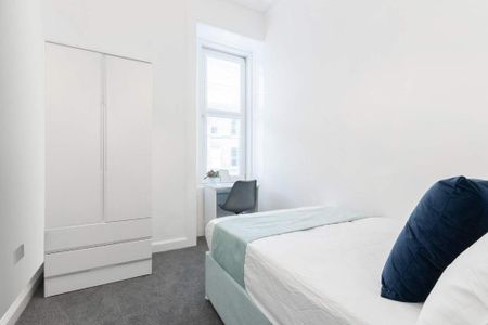 3 bedroom flat to rent - Photo 4