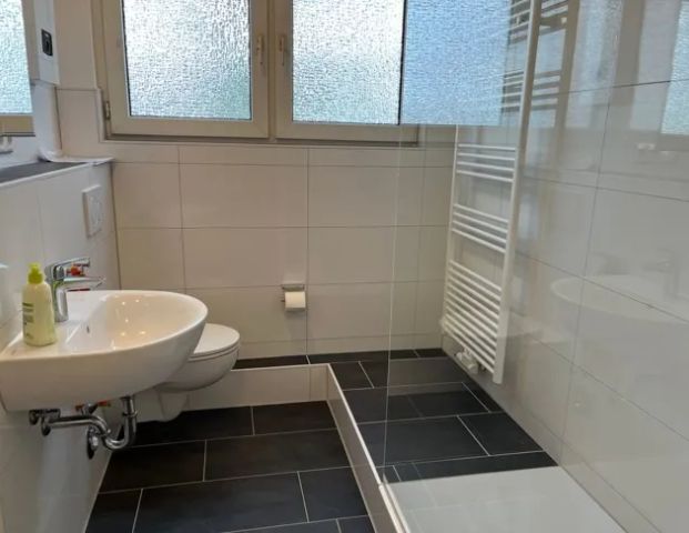 "Ideal für einen Berufspendler" Appartement mit kleiner Single-Küche in 47229 Duisburg-Friemersheim - Photo 1